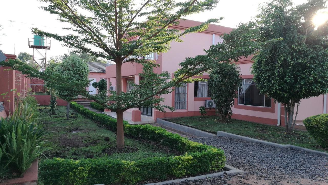 Lepatino Bed & Breakfast Ливингстон Экстерьер фото