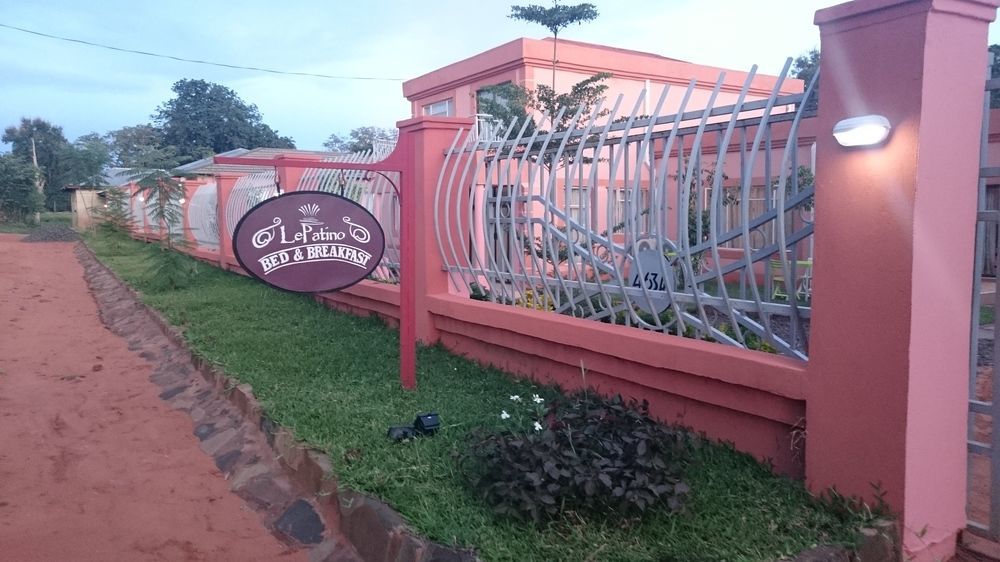 Lepatino Bed & Breakfast Ливингстон Экстерьер фото