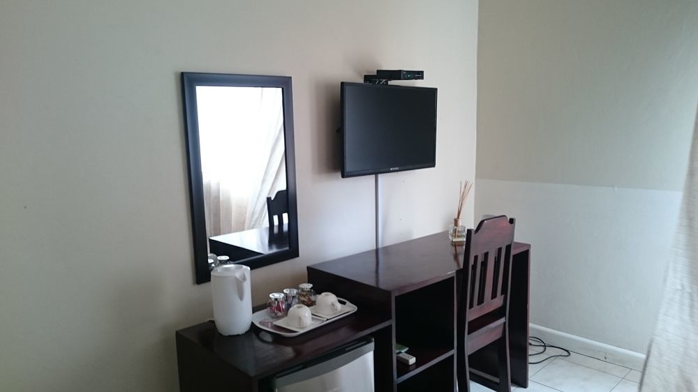 Lepatino Bed & Breakfast Ливингстон Экстерьер фото