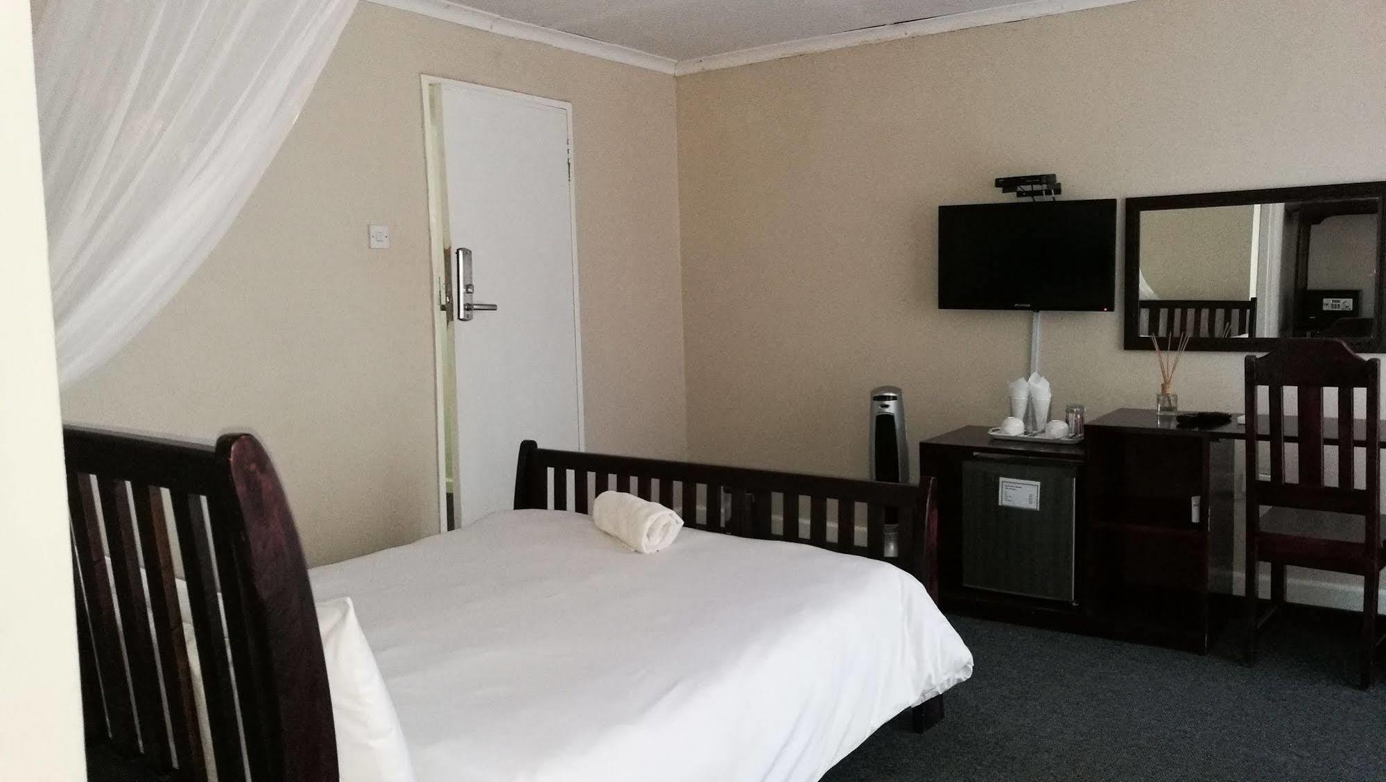 Lepatino Bed & Breakfast Ливингстон Экстерьер фото