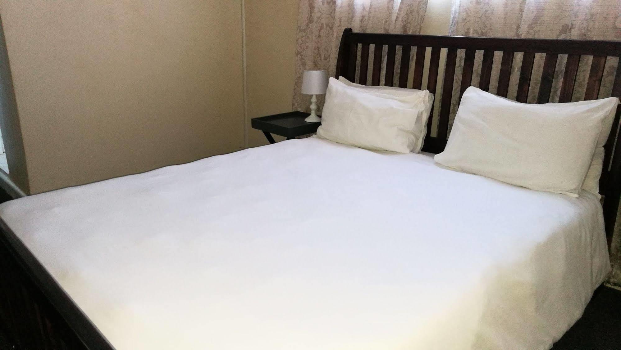 Lepatino Bed & Breakfast Ливингстон Экстерьер фото
