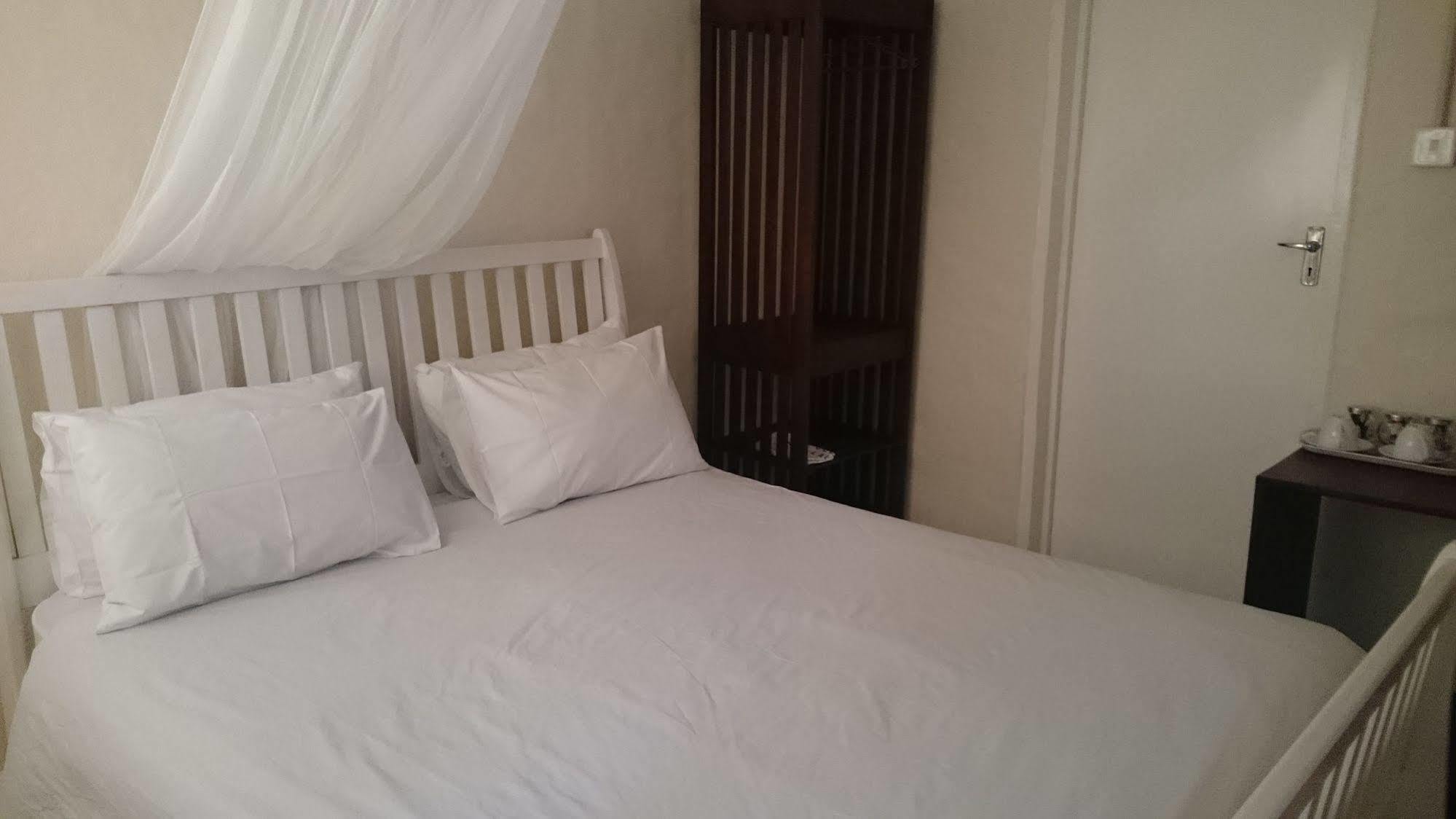 Lepatino Bed & Breakfast Ливингстон Экстерьер фото