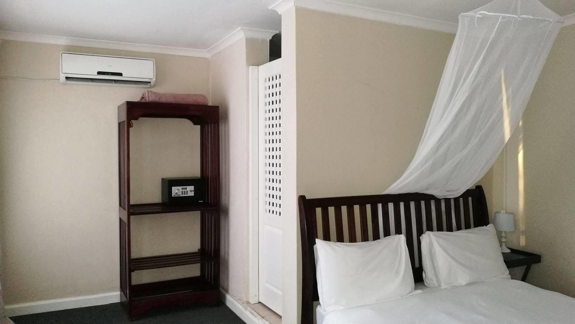 Lepatino Bed & Breakfast Ливингстон Экстерьер фото