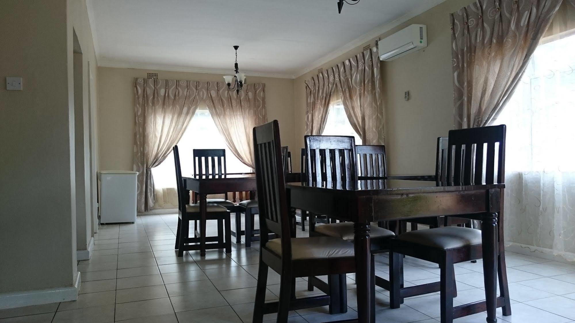 Lepatino Bed & Breakfast Ливингстон Экстерьер фото
