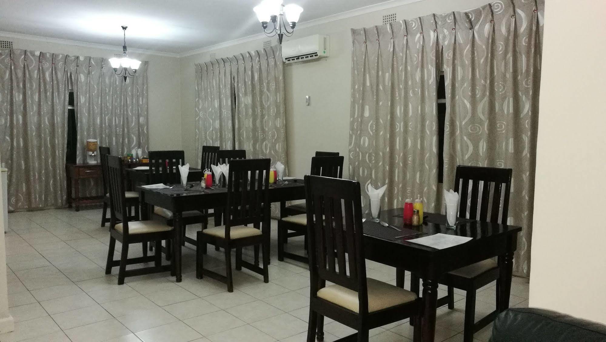 Lepatino Bed & Breakfast Ливингстон Экстерьер фото