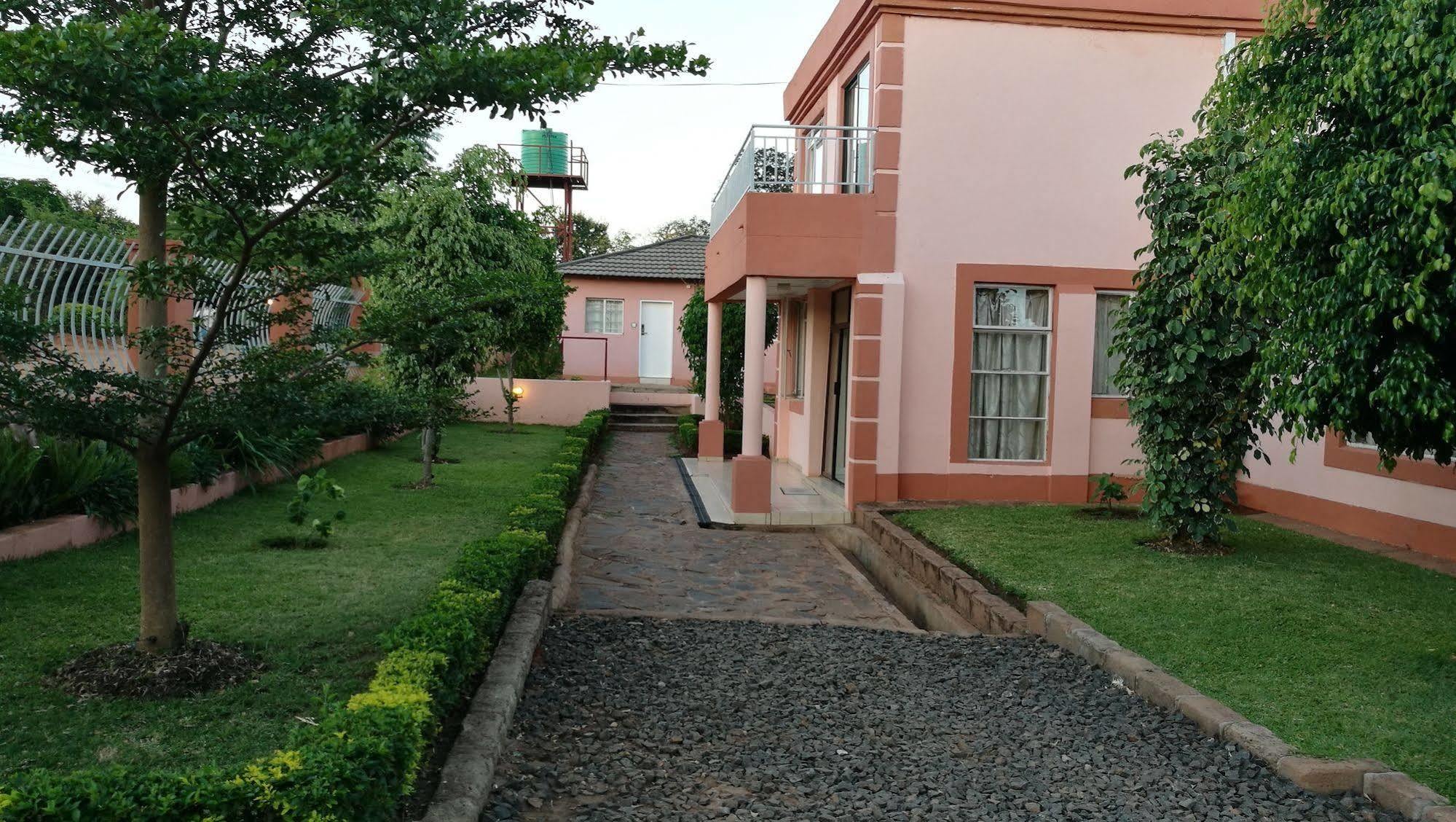 Lepatino Bed & Breakfast Ливингстон Экстерьер фото