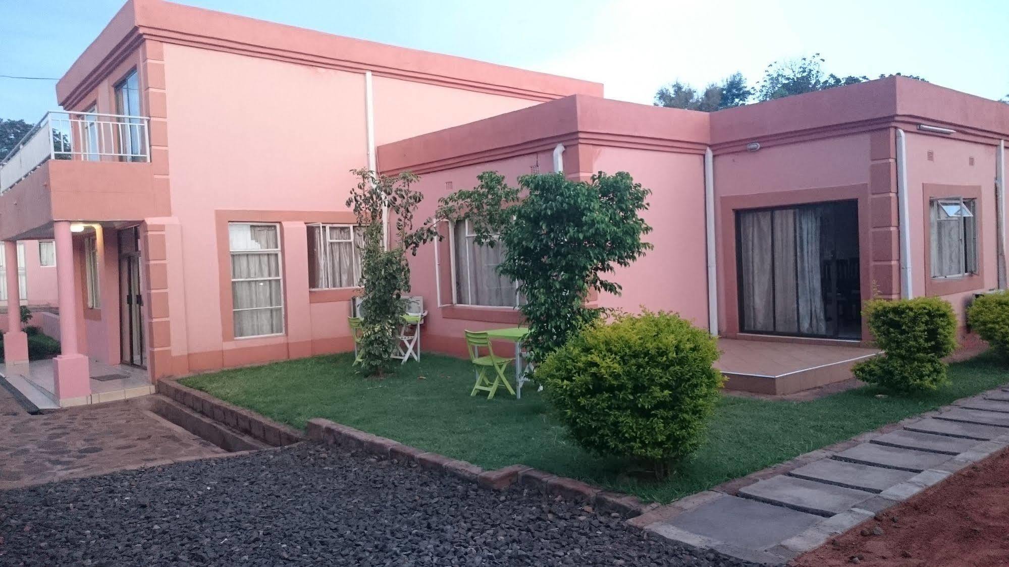 Lepatino Bed & Breakfast Ливингстон Экстерьер фото